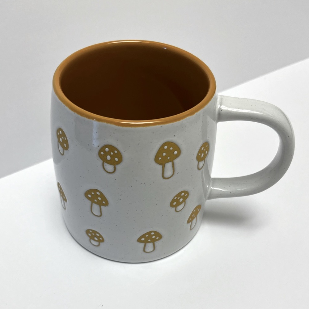 NWT ⚜️💛⚜️ Mug groovy white yellow Mushrooms Coffee Tea Cup Ceramic 18 Oz